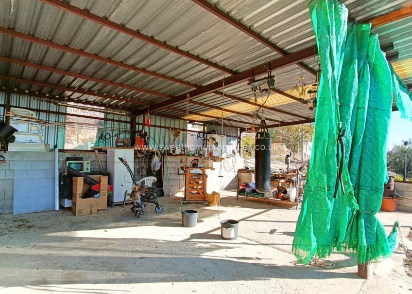 4 soveværelse Finca/Landehus til salg i La Romana med swimmingpool garage - € 320.000 (Ref: 9571676)