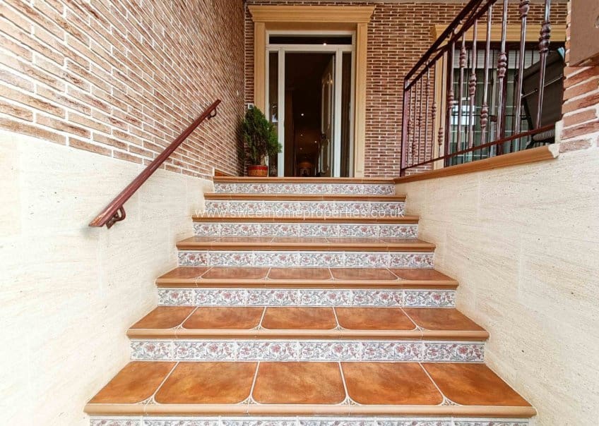 4 Zimmer Villa zu verkaufen in Hondon de los Frailes mit Garage - 398.000 € (Ref: 9571680)