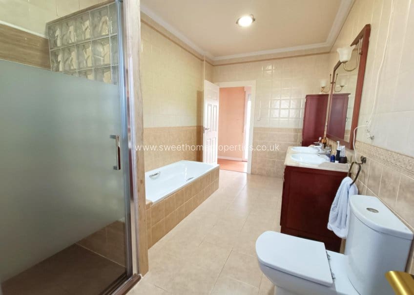 4 Zimmer Villa zu verkaufen in Hondon de los Frailes mit Garage - 398.000 € (Ref: 9571680)