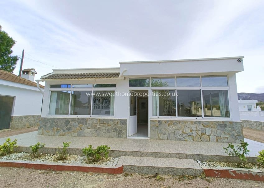 3 soveværelse Finca/Landehus til salg i Albatera med swimmingpool garage - € 259.950 (Ref: 9571681)