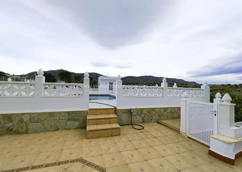 3 soveværelse Finca/Landehus til salg i Albatera med swimmingpool garage - € 259.950 (Ref: 9571681)