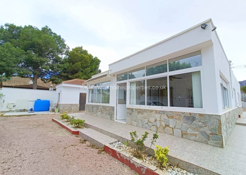 3 soveværelse Finca/Landehus til salg i Albatera med swimmingpool garage - € 259.950 (Ref: 9571681)