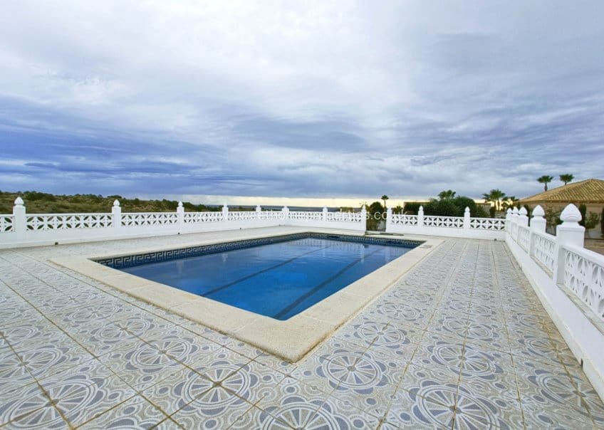 3 soveværelse Finca/Landehus til salg i Albatera med swimmingpool garage - € 259.950 (Ref: 9571681)