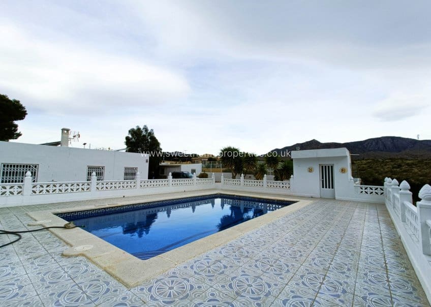 3 soveværelse Finca/Landehus til salg i Albatera med swimmingpool garage - € 259.950 (Ref: 9571681)