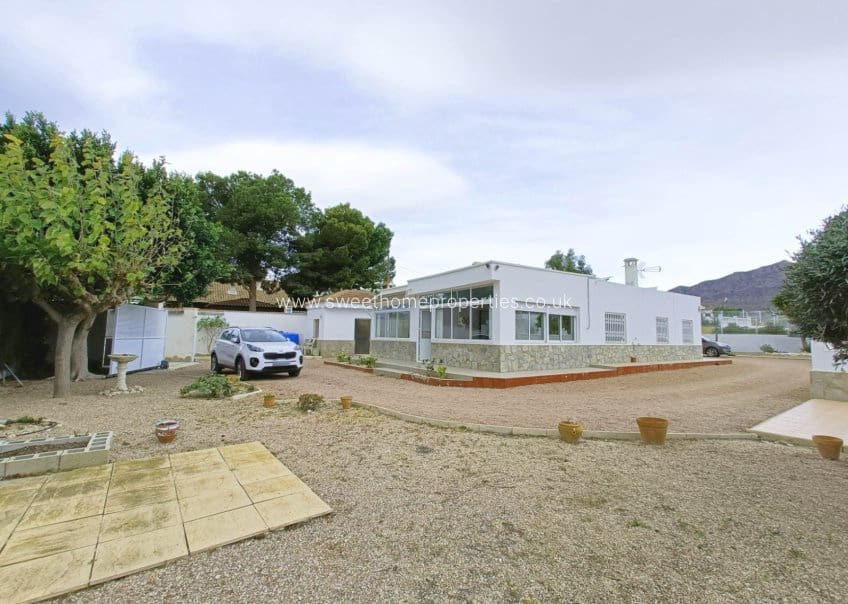 3 soveværelse Finca/Landehus til salg i Albatera med swimmingpool garage - € 259.950 (Ref: 9571681)