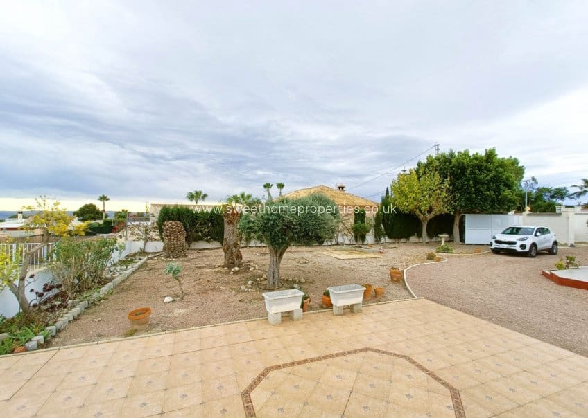 3 soveværelse Finca/Landehus til salg i Albatera med swimmingpool garage - € 259.950 (Ref: 9571681)