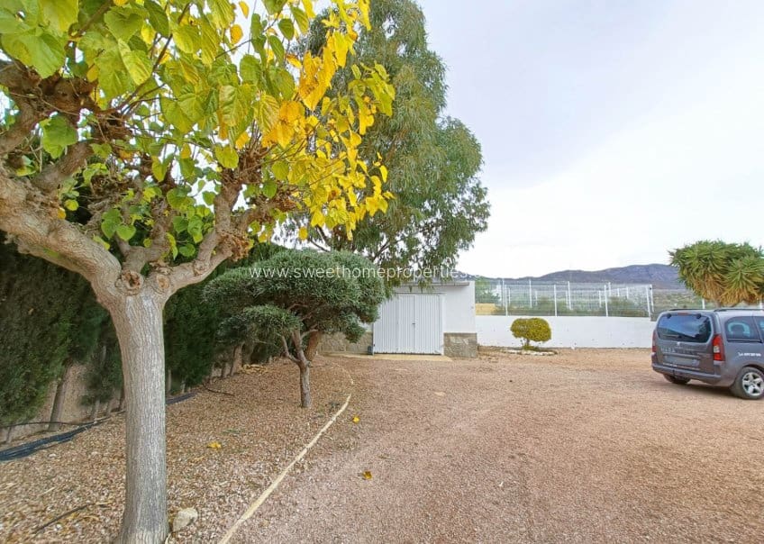 3 soveværelse Finca/Landehus til salg i Albatera med swimmingpool garage - € 259.950 (Ref: 9571681)