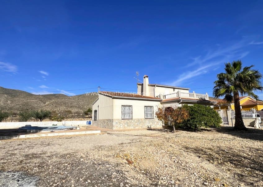 6 soveværelse Finca/Landehus til salg i Hondon de los Frailes med swimmingpool garage - € 280.000 (Ref: 9571682)