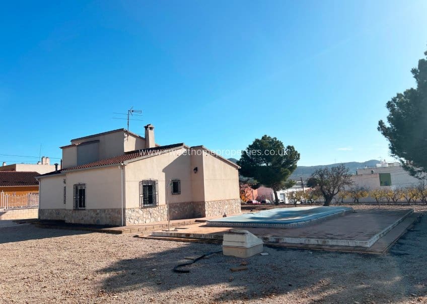 6 soveværelse Finca/Landehus til salg i Hondon de los Frailes med swimmingpool garage - € 280.000 (Ref: 9571682)