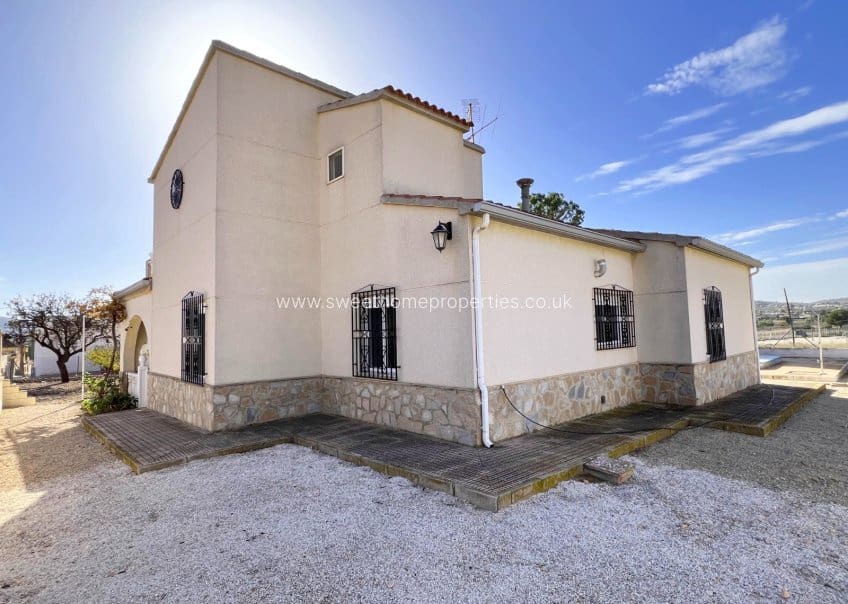 6 soveværelse Finca/Landehus til salg i Hondon de los Frailes med swimmingpool garage - € 280.000 (Ref: 9571682)