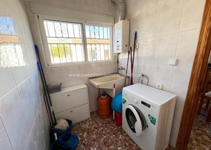 6 soveværelse Finca/Landehus til salg i Hondon de los Frailes med swimmingpool garage - € 280.000 (Ref: 9571682)