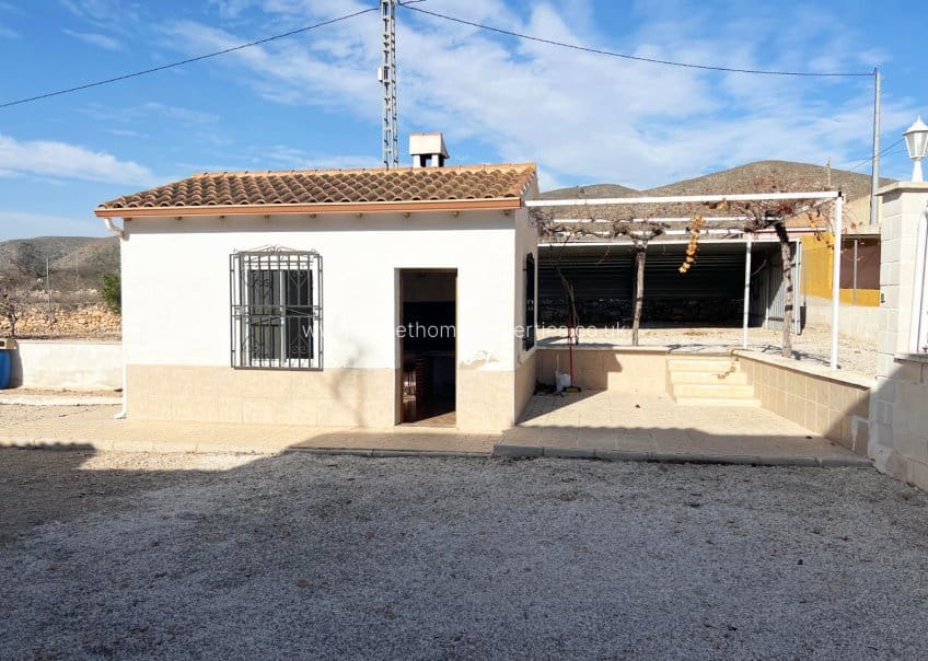 6 soveværelse Finca/Landehus til salg i Hondon de los Frailes med swimmingpool garage - € 280.000 (Ref: 9571682)