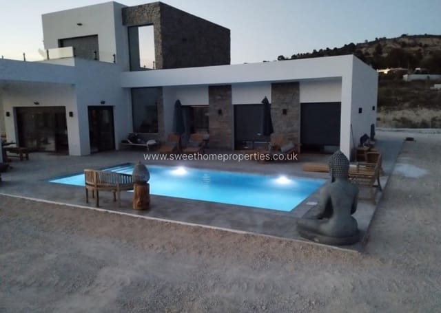 4 soveværelse Finca/Landehus til salg i Aspe med swimmingpool garage - € 465.000 (Ref: 9571686)