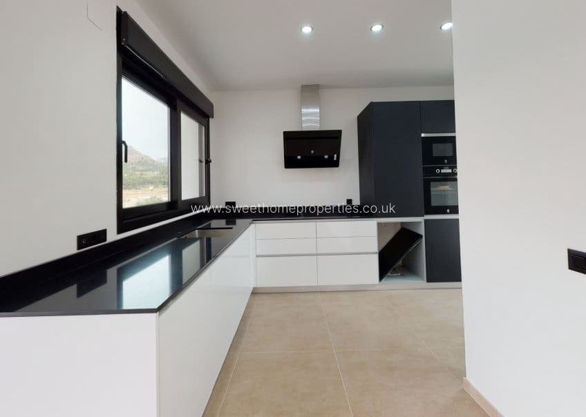 4 soveværelse Finca/Landehus til salg i Aspe med swimmingpool garage - € 465.000 (Ref: 9571686)