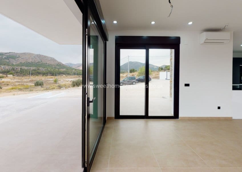 4 soveværelse Finca/Landehus til salg i Aspe med swimmingpool garage - € 465.000 (Ref: 9571686)