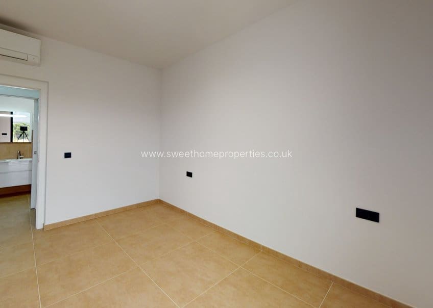 4 soveværelse Finca/Landehus til salg i Aspe med swimmingpool garage - € 465.000 (Ref: 9571686)