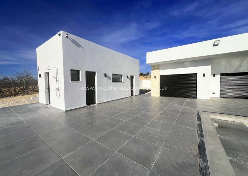 3 soverom Finca/Herregård til salgs i La Romana med svømmebasseng garasje - € 525 000 (Ref: 9571699)