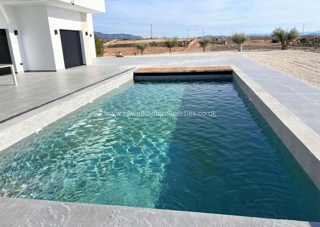 3 makuuhuone Maalaistalo myytävänä paikassa La Romana mukana uima-altaan 
autotalli - 525 000 € (Ref: 9571699)