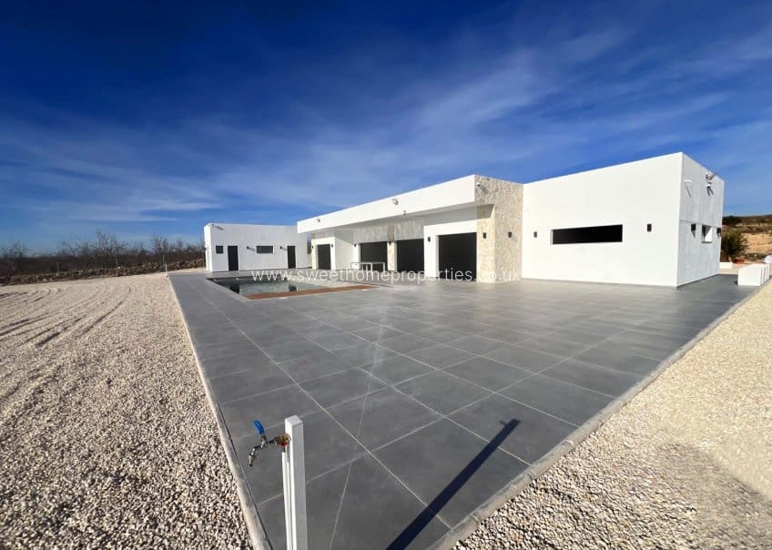 3 soverom Finca/Herregård til salgs i La Romana med svømmebasseng garasje - € 525 000 (Ref: 9571699)