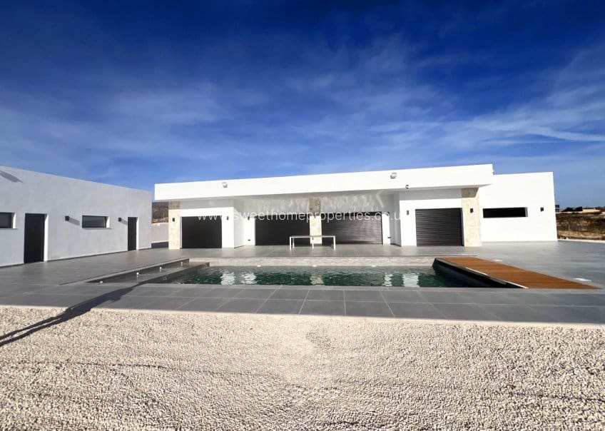 3 soverom Finca/Herregård til salgs i La Romana med svømmebasseng garasje - € 525 000 (Ref: 9571699)