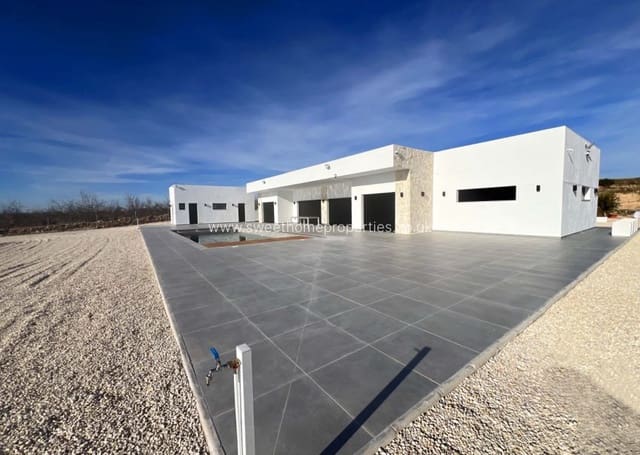 3 makuuhuone Maalaistalo myytävänä paikassa La Romana mukana uima-altaan 
autotalli - 525 000 € (Ref: 9571699)