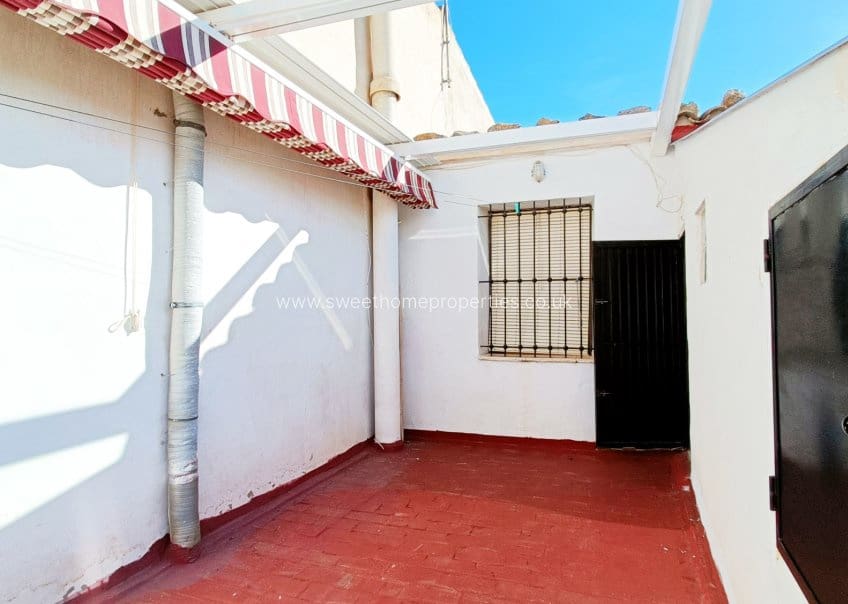 3 makuuhuone Omakotitalo myytävänä paikassa Hondon de los Frailes mukana 
autotalli - 89 950 € (Ref: 9571701)