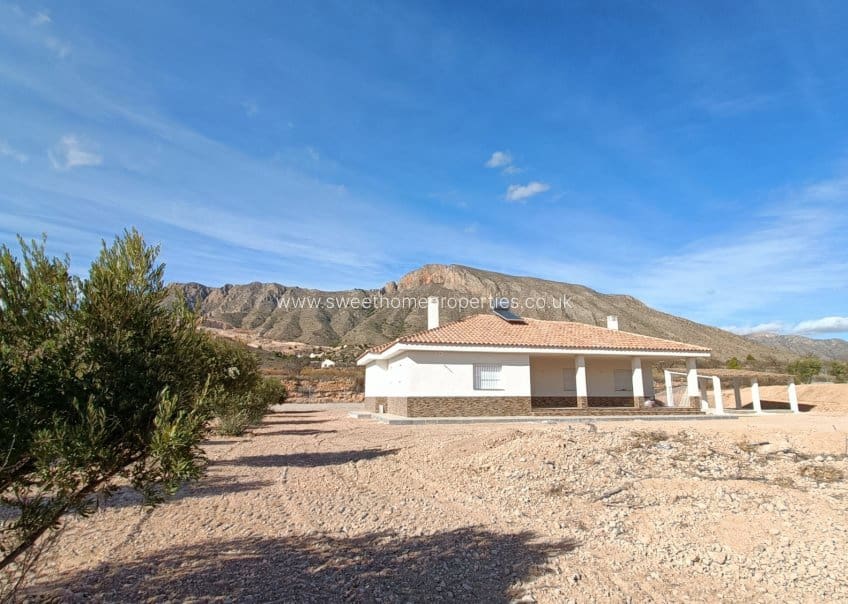 3 makuuhuone Maalaistalo myytävänä paikassa Macisvenda mukana uima-altaan 
autotalli - 300 000 € (Ref: 9571702)