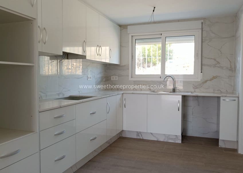 3 makuuhuone Maalaistalo myytävänä paikassa Macisvenda mukana uima-altaan 
autotalli - 300 000 € (Ref: 9571702)