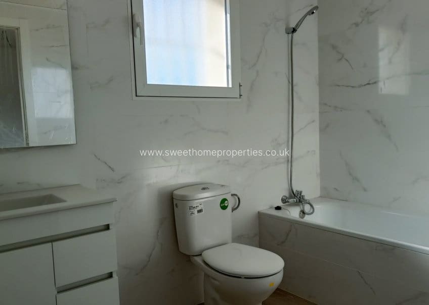 3 makuuhuone Maalaistalo myytävänä paikassa Macisvenda mukana uima-altaan 
autotalli - 300 000 € (Ref: 9571702)