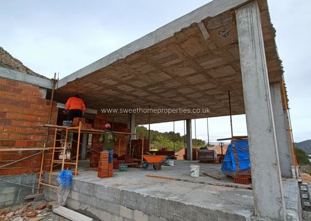 4 soverom Finca/Herregård til salgs i La Romana med svømmebasseng garasje - € 450 000 (Ref: 9571704)