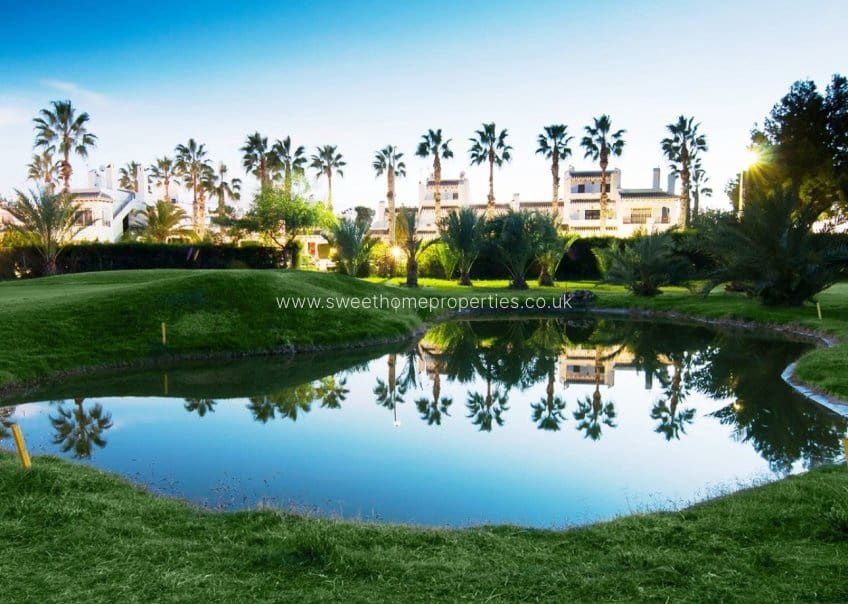 Apartamento de 2 habitaciones en Villamartin en venta con piscina garaje - 326.990 € (Ref: 9571705)