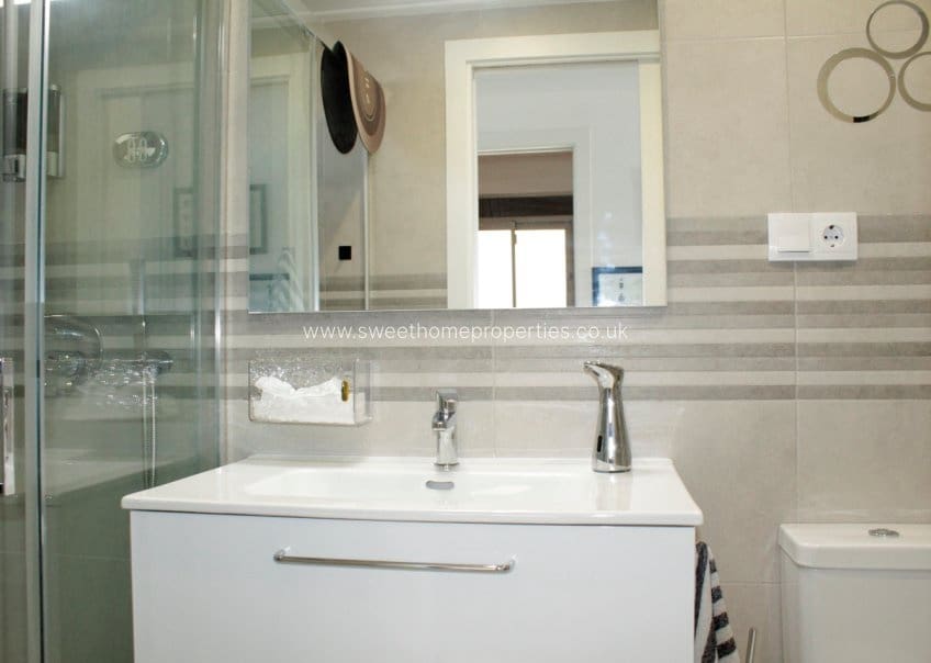 Apartamento de 2 habitaciones en Villamartin en venta con piscina garaje - 326.990 € (Ref: 9571705)