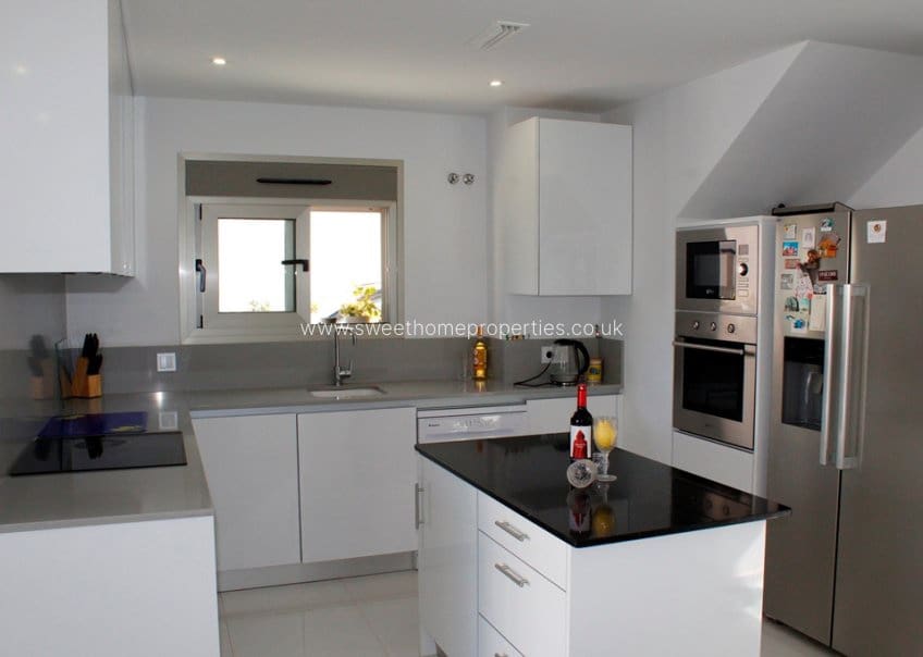 3 makuuhuone Huvila myytävänä paikassa San Miguel de Salinas mukana uima-altaan 
autotalli - 429 000 € (Ref: 9571709)