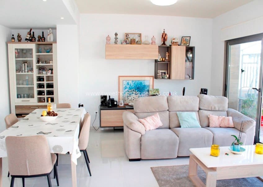 3 makuuhuone Huvila myytävänä paikassa San Miguel de Salinas mukana uima-altaan 
autotalli - 429 000 € (Ref: 9571709)