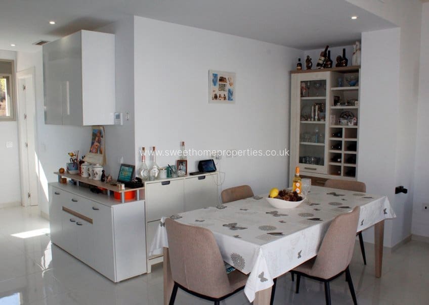 3 makuuhuone Huvila myytävänä paikassa San Miguel de Salinas mukana uima-altaan 
autotalli - 429 000 € (Ref: 9571709)