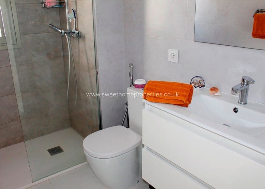 3 makuuhuone Huvila myytävänä paikassa San Miguel de Salinas mukana uima-altaan 
autotalli - 429 000 € (Ref: 9571709)