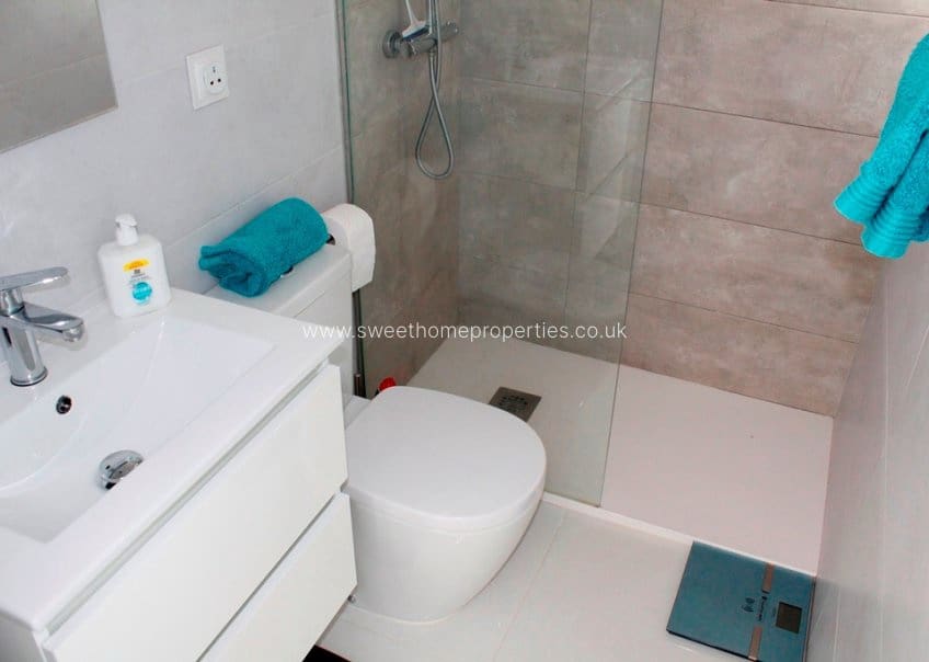 3 makuuhuone Huvila myytävänä paikassa San Miguel de Salinas mukana uima-altaan 
autotalli - 429 000 € (Ref: 9571709)