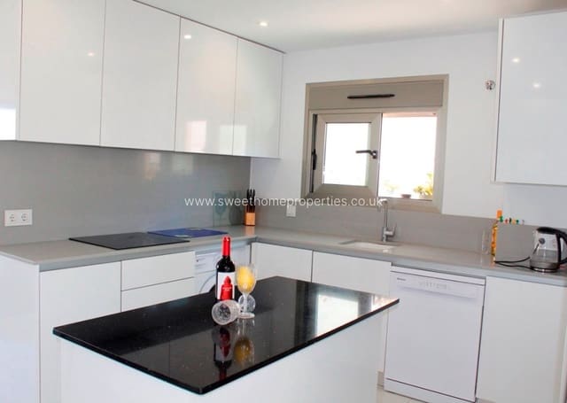 3 makuuhuone Huvila myytävänä paikassa San Miguel de Salinas mukana uima-altaan 
autotalli - 429 000 € (Ref: 9571709)