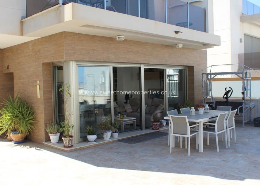 3 makuuhuone Huvila myytävänä paikassa San Miguel de Salinas mukana uima-altaan 
autotalli - 429 000 € (Ref: 9571709)