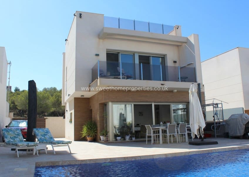 3 makuuhuone Huvila myytävänä paikassa San Miguel de Salinas mukana uima-altaan 
autotalli - 429 000 € (Ref: 9571709)