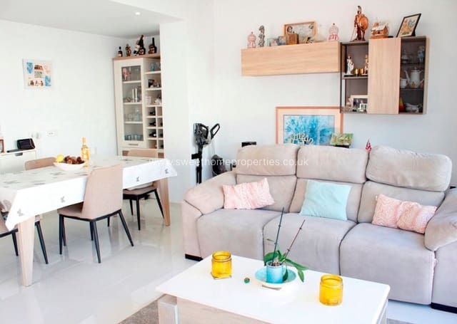 3 makuuhuone Huvila myytävänä paikassa San Miguel de Salinas mukana uima-altaan 
autotalli - 429 000 € (Ref: 9571709)