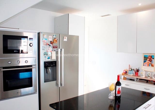 3 makuuhuone Huvila myytävänä paikassa San Miguel de Salinas mukana uima-altaan 
autotalli - 429 000 € (Ref: 9571709)