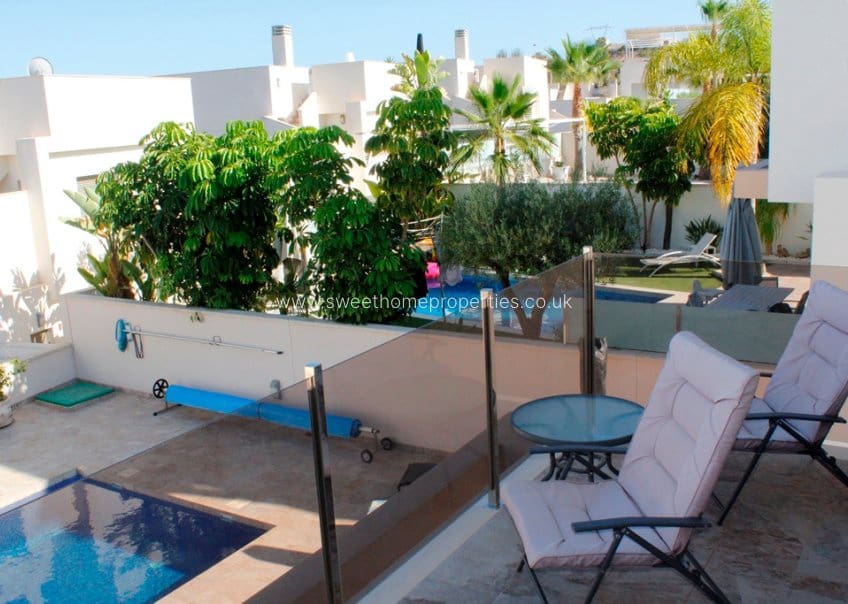 3 makuuhuone Huvila myytävänä paikassa San Miguel de Salinas mukana uima-altaan 
autotalli - 429 000 € (Ref: 9571709)