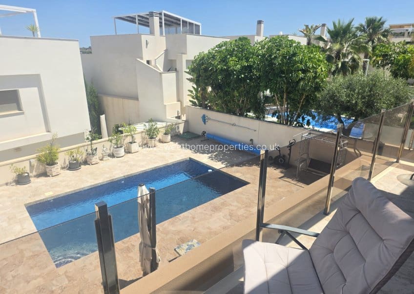 Chalet de 3 habitaciones en San Miguel de Salinas en venta con piscina garaje - 429.000 € (Ref: 9571709)