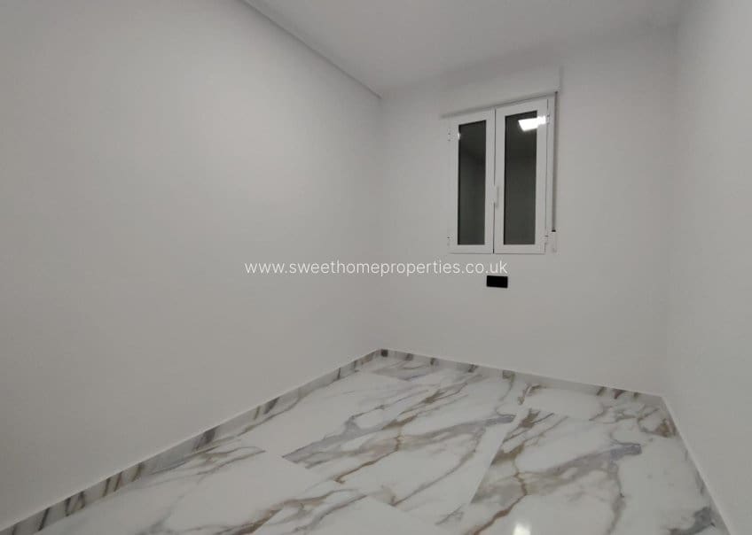 2 sovrum Lägenhet till salu i Elche / Elx - 160 000 € (Ref: 9571714)