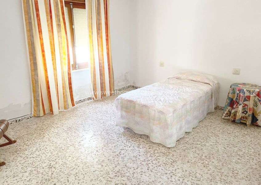 4 makuuhuone Luolatalo myytävänä paikassa Hondon de las Nieves - 126 000 € (Ref: 9571721)