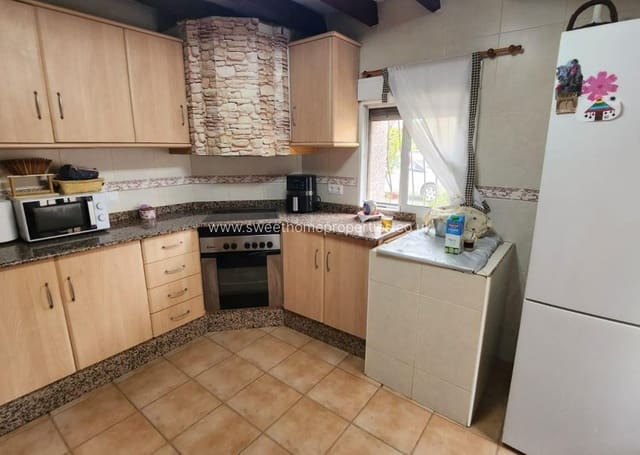 8 slaapkamer Villa te koop in La Canalosa, Hondón de las Nieves - € 128.000 (Ref: 9571722)