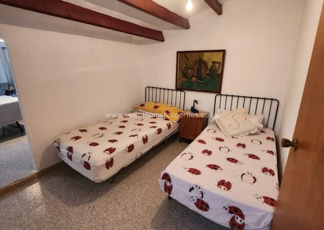 8 slaapkamer Villa te koop in La Canalosa, Hondón de las Nieves - € 128.000 (Ref: 9571722)