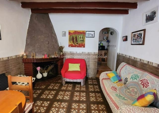 8 slaapkamer Villa te koop in La Canalosa, Hondón de las Nieves met zwembad - € 157.000 (Ref: 9571722)