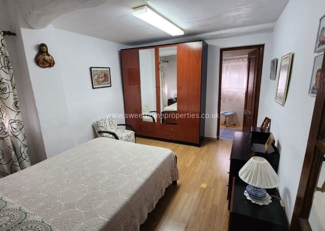 8 slaapkamer Villa te koop in La Canalosa, Hondón de las Nieves met zwembad - € 157.000 (Ref: 9571722)